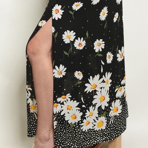 ❌DONATED❌Black Daisy Floral Print Spaghetti Strap Lined Maxi Dress - Picture 3 of 11